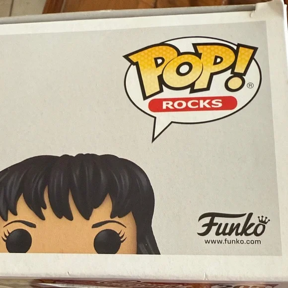 Funko Pop Selena in Sparkling Red Outfit - Picture 4 of 9